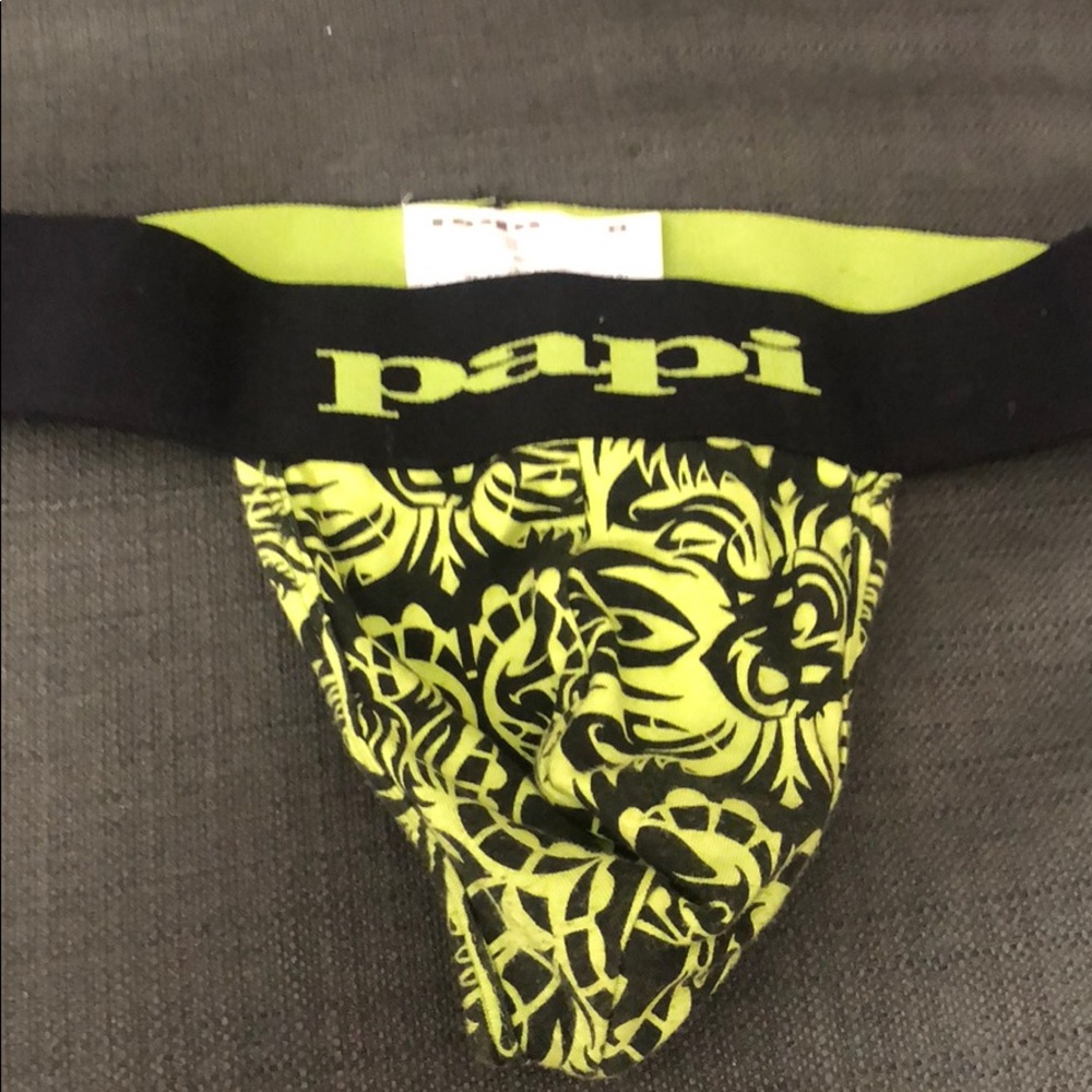 Small men’s papi thong